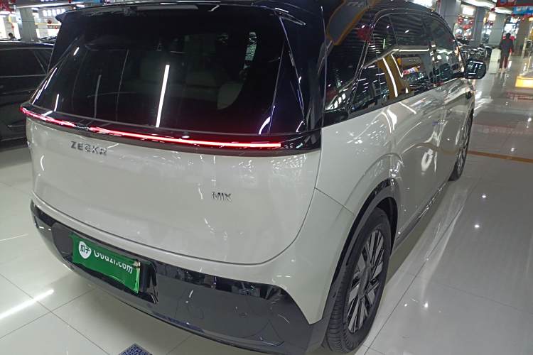 极氪 极氪MIX 2024 汽车图片 #7