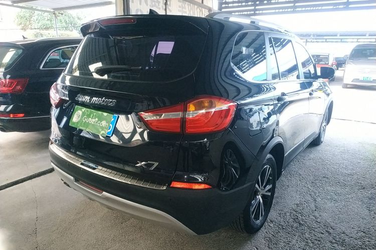 SWM X7 2022 صورة سيارة #7