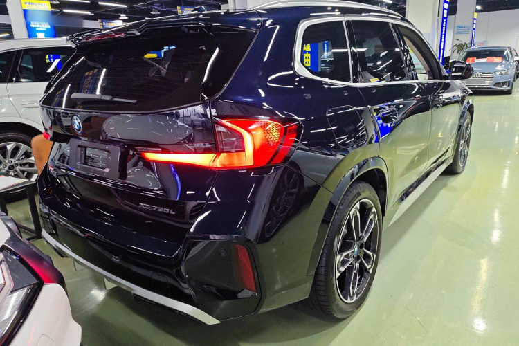 BMW iX1 2023 car image #7