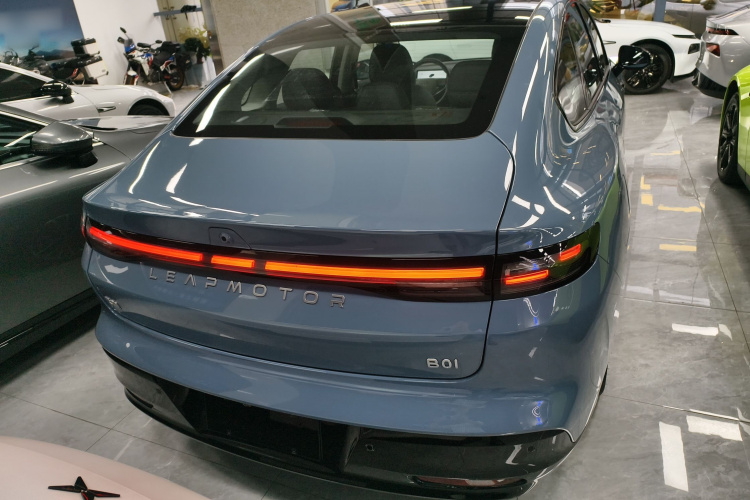 零跑汽车 零跑B01 2025 汽车图片 #7