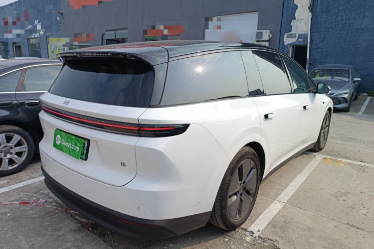 Li i8 2025 image de voiture #7