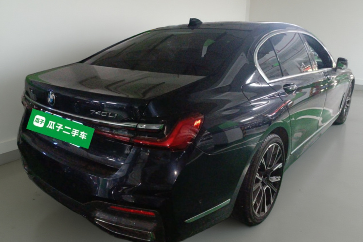 BMW M760Le 2020 car image #7