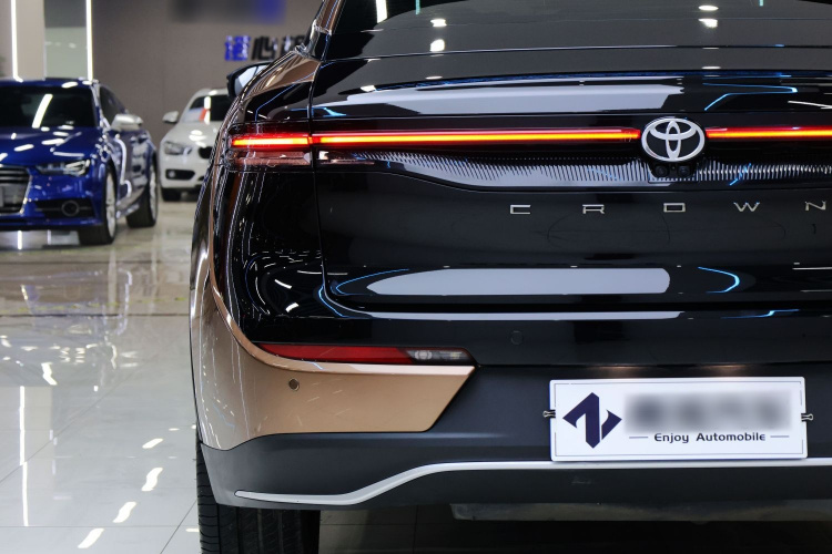 Toyota Crown 2023 immagine di auto #7