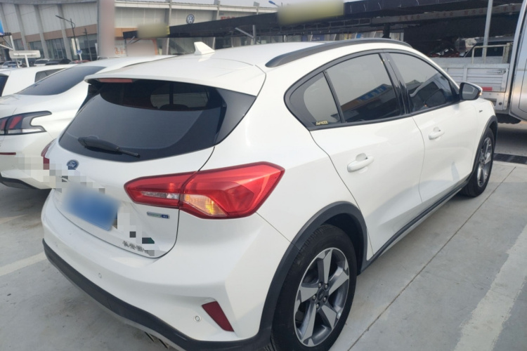 Ford Focus Active 2020 car image #7