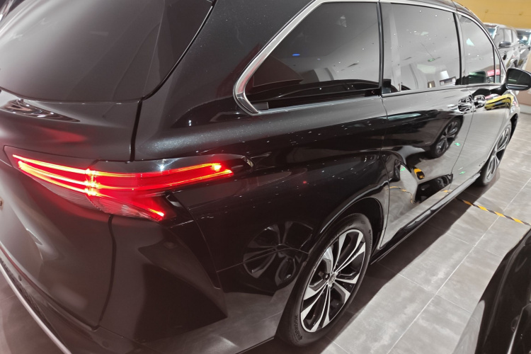 Toyota Granvia 2023 immagine di auto #7