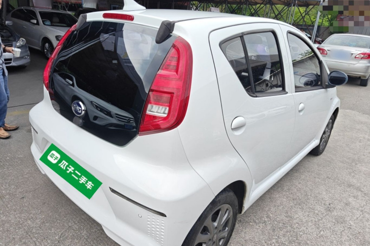 BYD e1 2019 car image #7