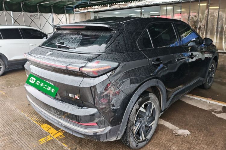 哪吒汽车 哪吒X 2023 汽车图片 #7