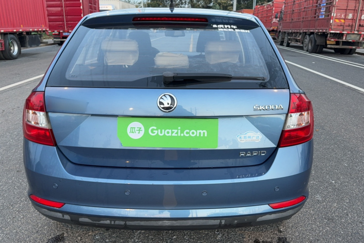 Skoda Rapid Spaceback 2016 car image #7