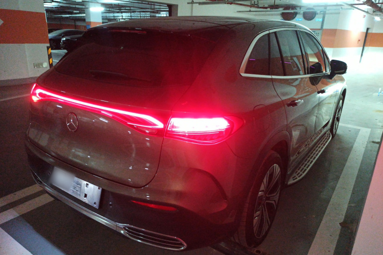 Mercedes-Benz EQE SUV 2023 immagine di auto #7