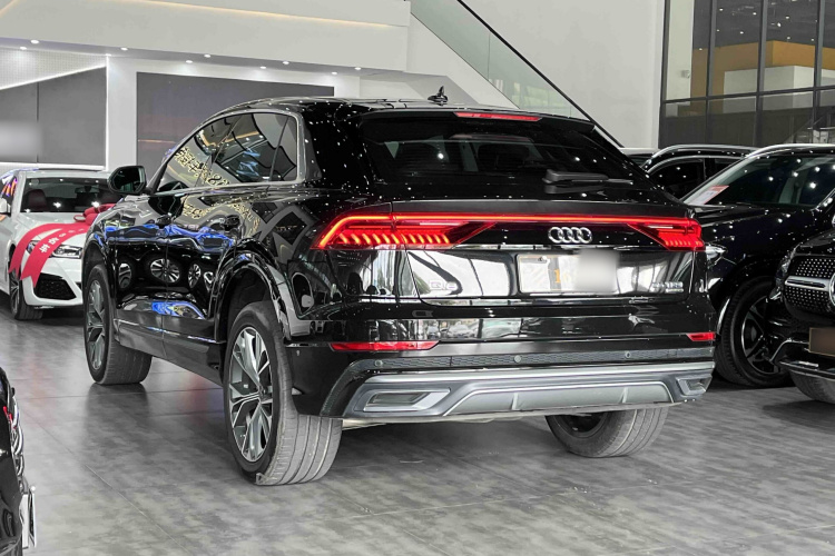 Audi Q8 2023 car image #7