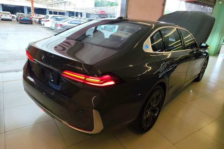 BMW i5 M60 2024 #7 BMW i5 M60 2024 car image #7