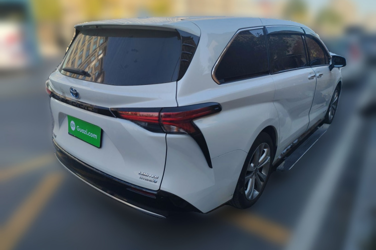 Toyota Sienna 2023 #7 Toyota Sienna 2023 car image #7