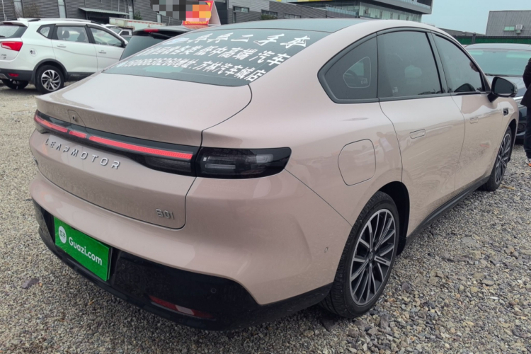 零跑汽车 零跑B01 2025 汽车图片 #7