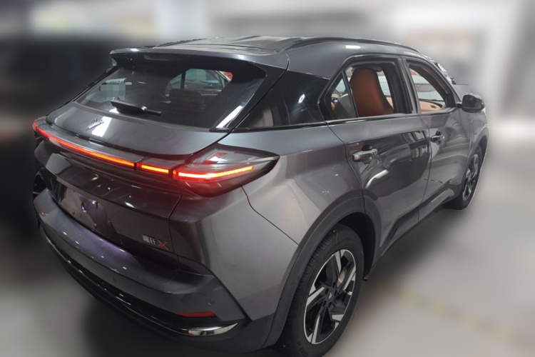 哪吒汽车 哪吒X 2023 汽车图片 #7