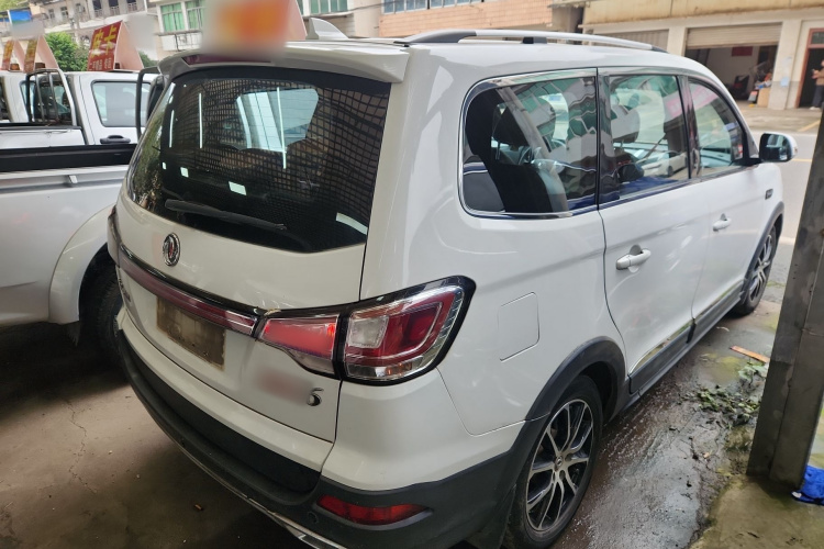 Forthing SX6 2016 car image #7