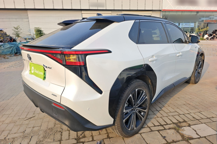 Toyota bZ4X 2022 immagine di auto #7