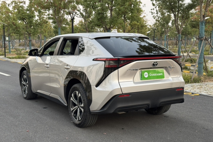 Toyota bZ4X 2022 immagine di auto #7