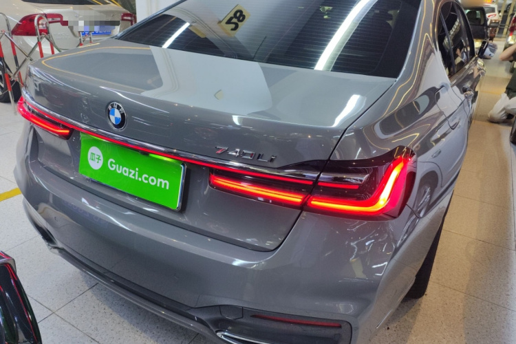 BMW M760Le 2021 car image #7