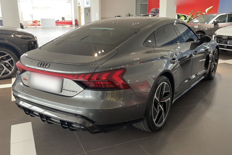 Audi RS e-tron GT 2024 car image #7