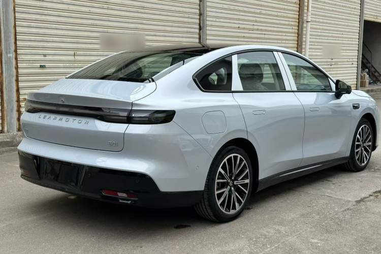 零跑汽车 零跑B01 2025 汽车图片 #7