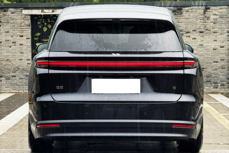 Li i8 2025 image de voiture #7