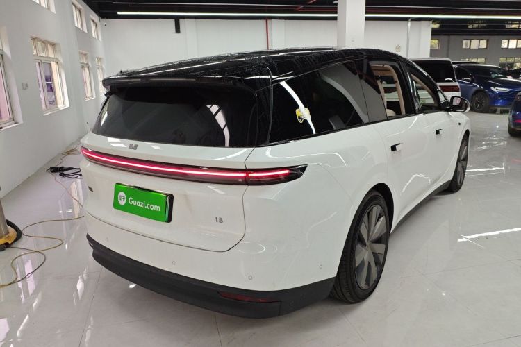 Li i8 2025 image de voiture #7