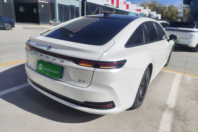 Toyota Crown 2024 immagine di auto #7