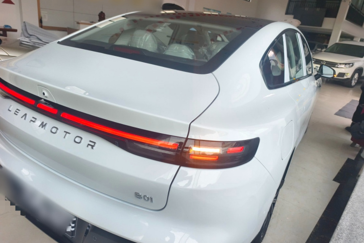 零跑汽车 零跑B01 2025 汽车图片 #7