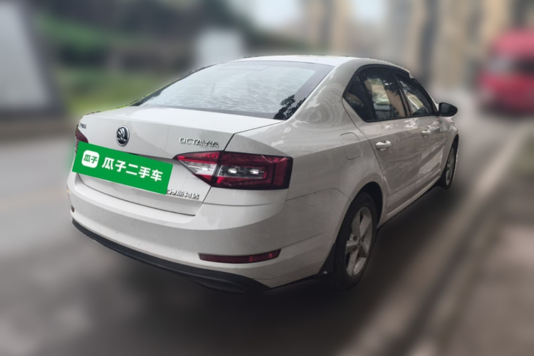 Skoda Octavia 2019 car image #7