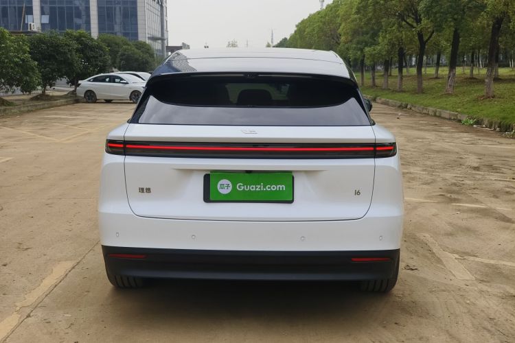 Li i6 2025 صورة سيارة #7