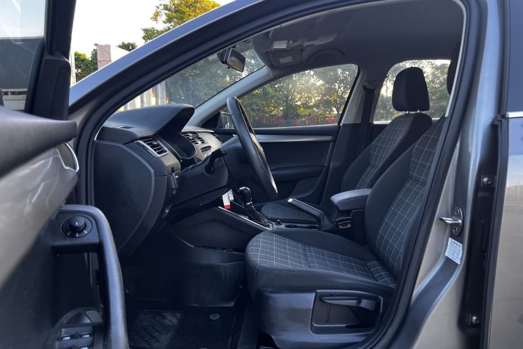Skoda Octavia 2019 car image #7