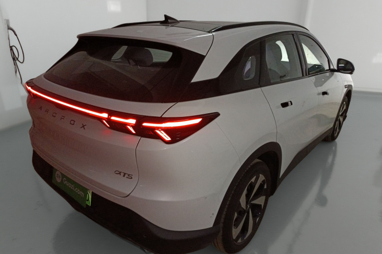 ARCFOX极狐 极狐 阿尔法T5 2025 汽车图片 #7