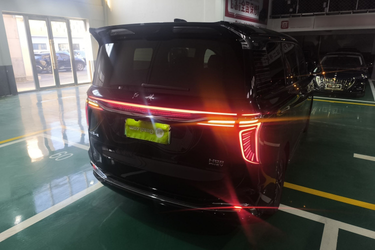 HongQi HQ9 PHEV 2024 #7 HongQi HQ9 PHEV 2024 car image #7