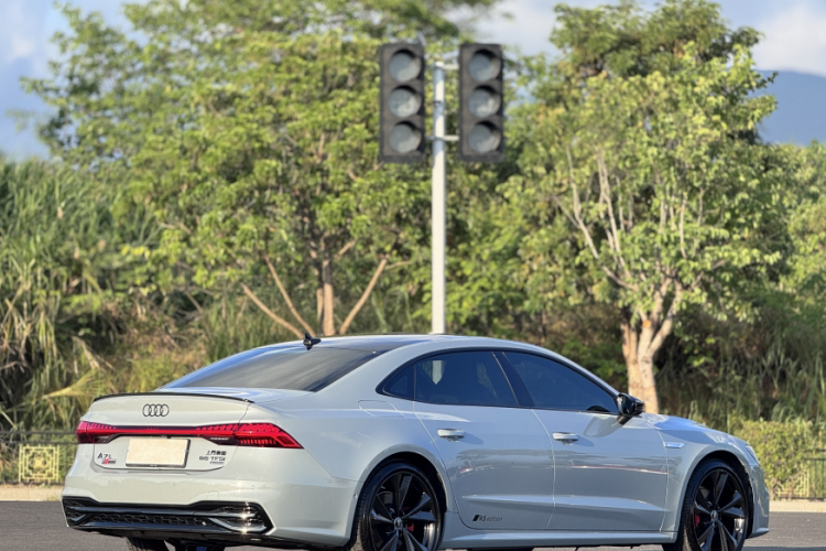 Audi A7L 2024 immagine di auto #7