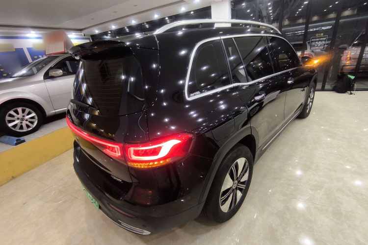 Mercedes-Benz EQB Class 2023 immagine di auto #7