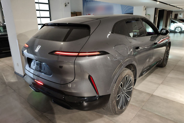 Avatr 07 2024 car image #7