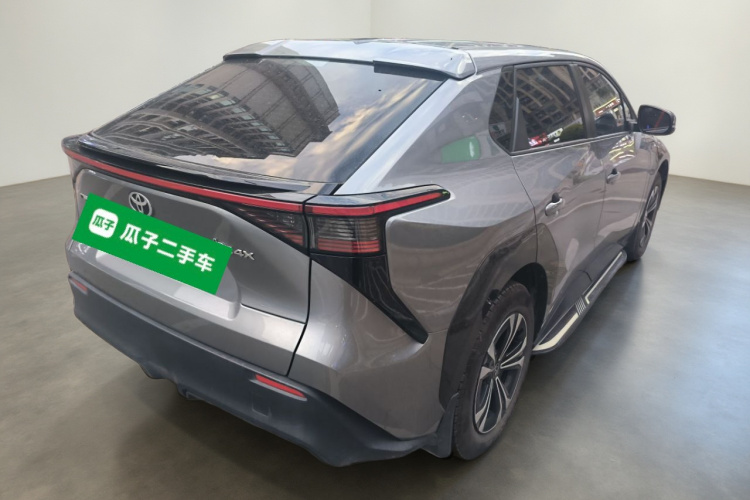 Toyota bZ4X 2023 immagine di auto #7