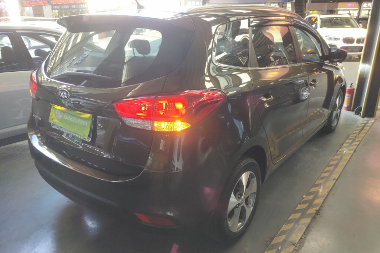 Kia Carens 2015 immagine di auto #7