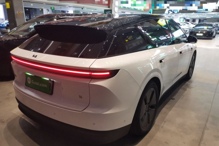 Li i6 2025 image de voiture #7