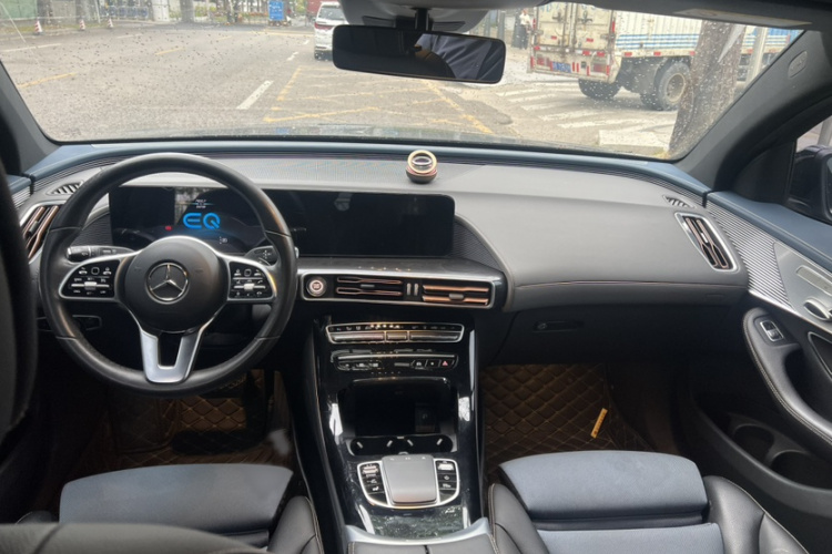 Mercedes-Benz EQC Class 2022 car image #7