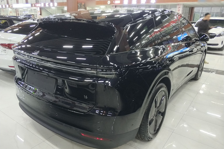 Li i6 2025 immagine di auto #7