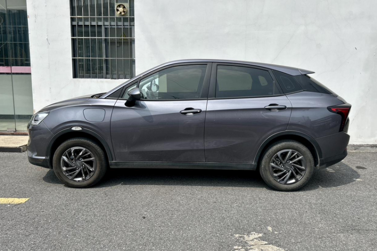 哪吒汽车 哪吒V 2021 汽车图片 #7