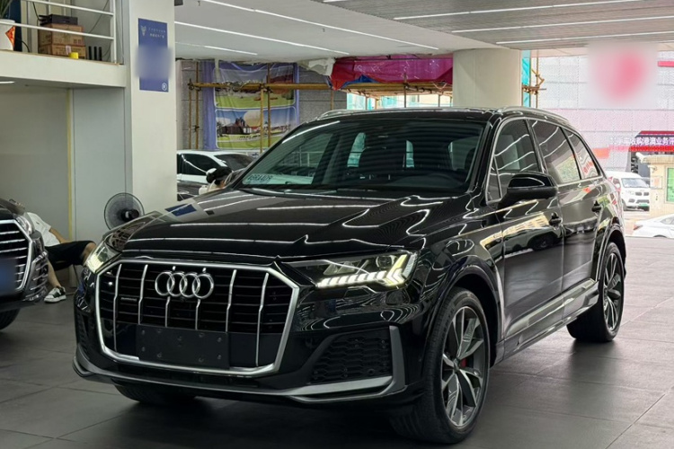 Audi Q7 2020 car image #7