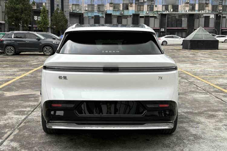 Zeekr 7X 2024 car image #7