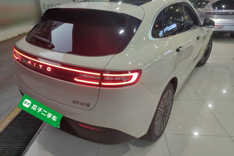 2023 car image #7