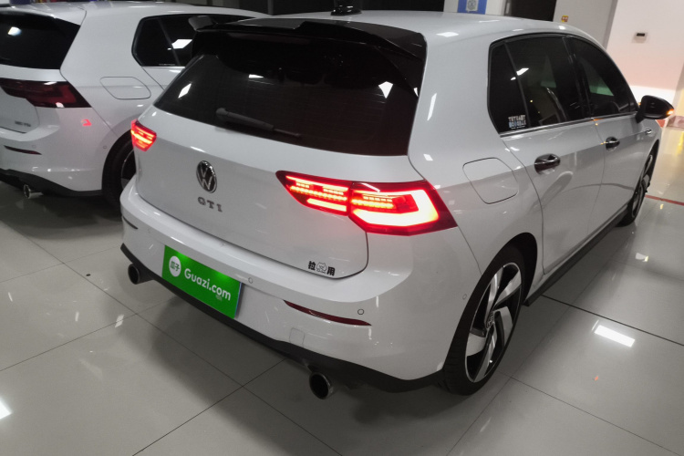 Volkswagen GolfGTI 2024 immagine di auto #7