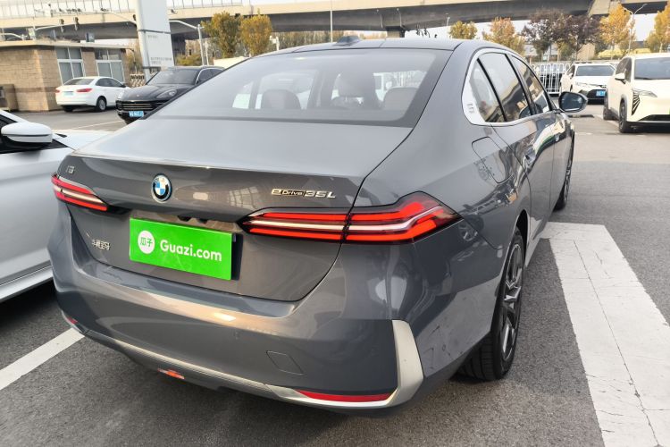 BMW i5 2025 car image #7