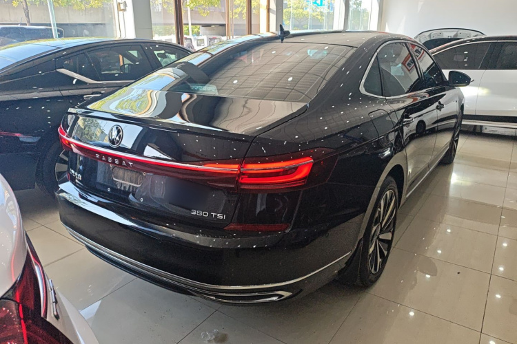 Volkswagen Passat 2024 car image #7