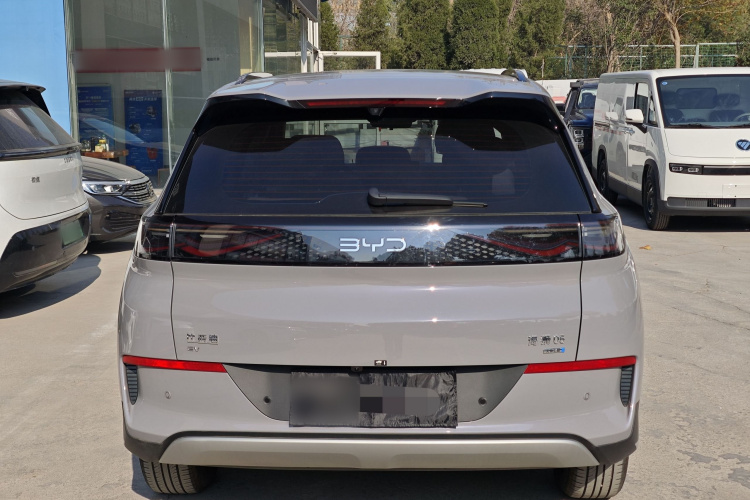 BYD Sea Lion 05 EV 2025 car image #7