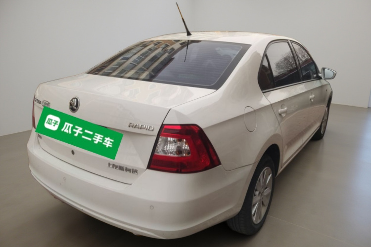 Skoda Rapid 2016 imagen de coche #7